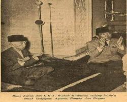 Bung karno dan kyai wahab dengan kitab
