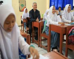 GANJAR : SPP GRATIS UNTUK TAHUN IN