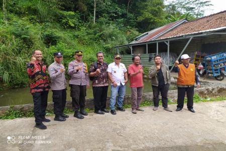 SETAHUN BERSENGKETA ,  PENGADILAN 