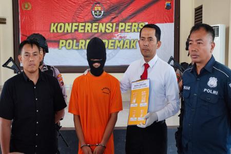 POLISI TANGKAP KURIR NARKOBA SABU 