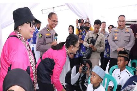 IBU BHAYANGKARI BERKUNJUNG KE GEDU