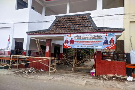 Menerima Bantuan DAK  Dari Pemerintah 