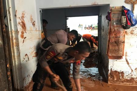 MACET 13 KILOMETER SATLANTAS POLRE