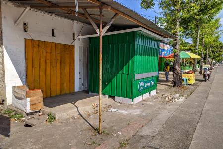 POLEMIK BANGUNAN PERMANEN DIATAS T