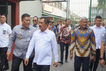 MENTERI IMIGRASI DAN PEMASYARAKATA