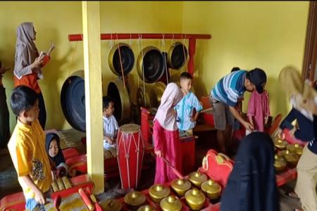 Krisis budaya mendorong Kelompok Berma