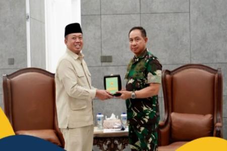MENTERI NUSRON AJAK PANGLIMA TNI B
