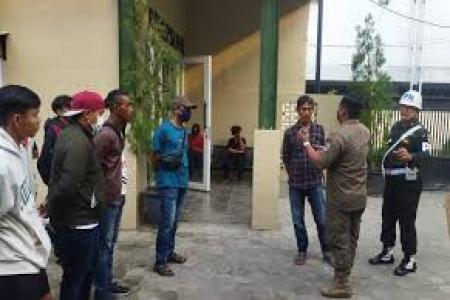 25 PASANGAN MESUM DI CIDUK SATPOL 