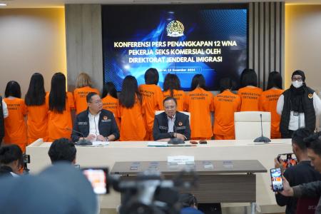 DITJEN IMIGRASI GEREBEK 12 PSK WNA