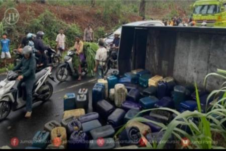 Di Duga Milik Bajingan Truk Pengangkut