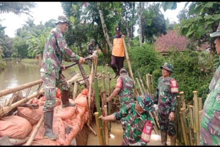 Tanggul Irigasi BTW Jebol Kodim Purbal