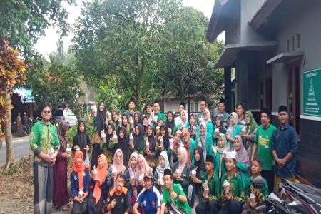 BAGI-BAGI TAKJIL PENGURUS PAC ANSO