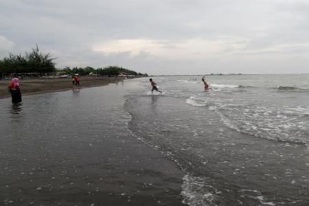 PANTAI NGEBUM, DESTINASI WISATA YA