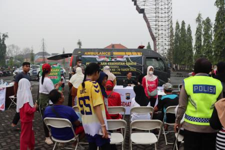 Car Free Day Polres Kendal Beri Pelaya