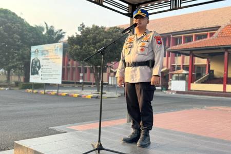 WAKA SPN POLDA JATIM SAMPAIKAN PER