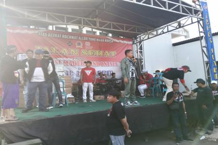 RIBUAN WARGA MERIAHKAN JALAN SEHAT