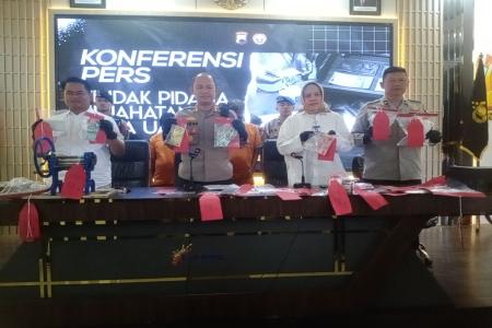 POLISI UNGKAP SINDIKAT UANG PALSU 