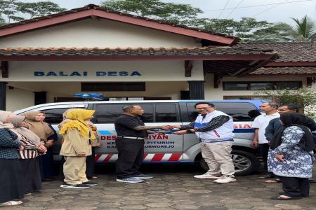 Dr c H Kholik Idris Serahkan Bantuan M