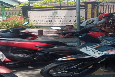 Distribusi Makanan Gratis SMPN 5 Terla