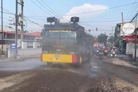 Polres Gresik Terjunkan Water Cannon R