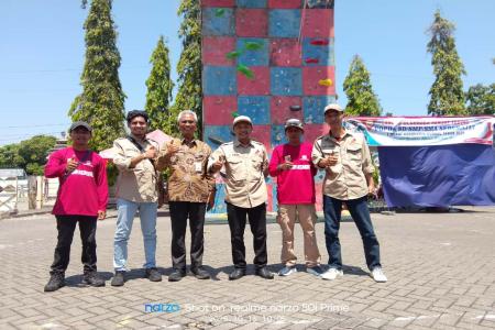 Panjat Tebing Kendal Ajak DLH Kampanye