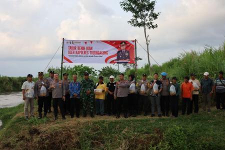 JAGA EKOSISTEM SUNGAI POLRES TULUN