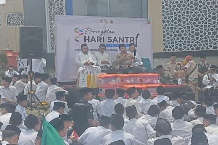 KIRAB HARI SANTRI: BUKAN SEKADAR S
