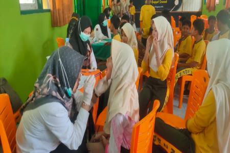 Cek Kesehatan Massal di SMPN 2 Purbali