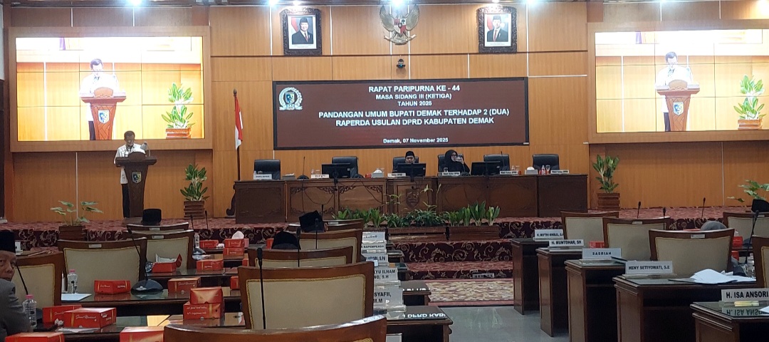 RAPAT PARIPURNA DPRD KABUPATEN DEMAK KE-43 DAN KE-44 MASA SIDANG III TAHUN 2025