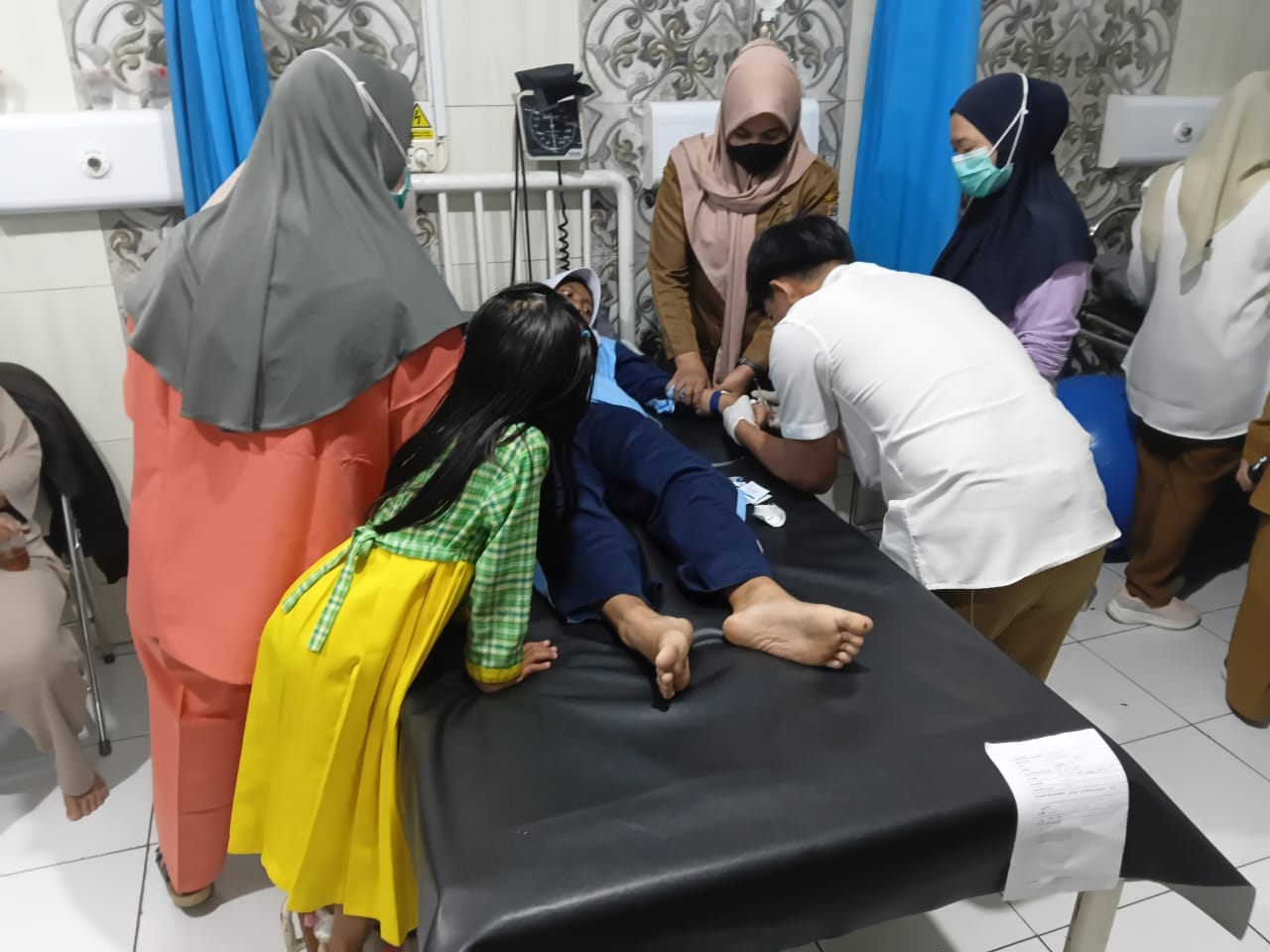 Keracunan Massal di SMP Bina Karya Cimanggu: 18 Siswa Dilarikan ke Puskesmas dan Rumah Sakit