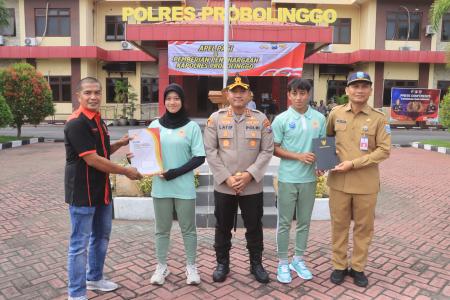 KAPOLRES PROBOLINGGO BERI PENGHARG